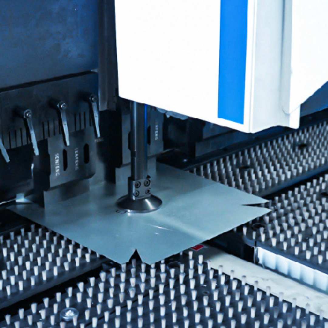 Panel hajlító munka közben