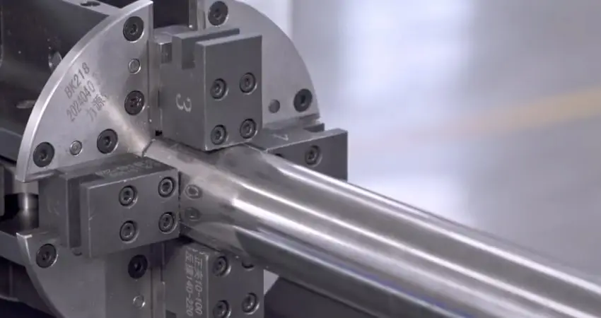 Cső a csővágó lézer tokmányában